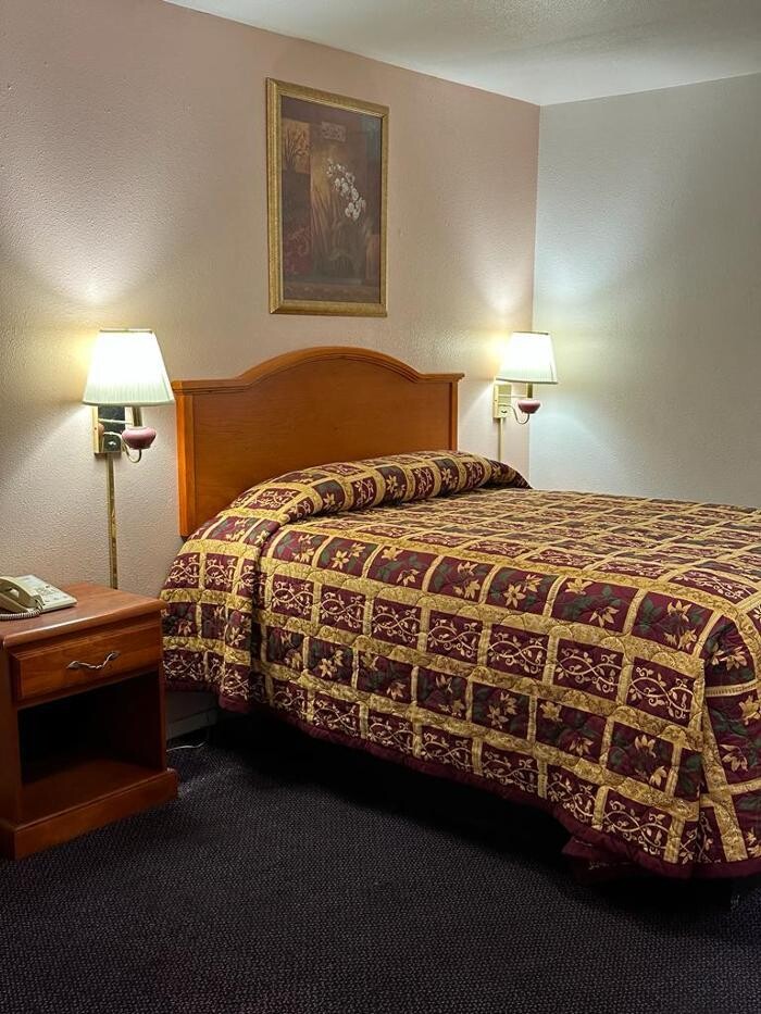 Images American Inn of Altus