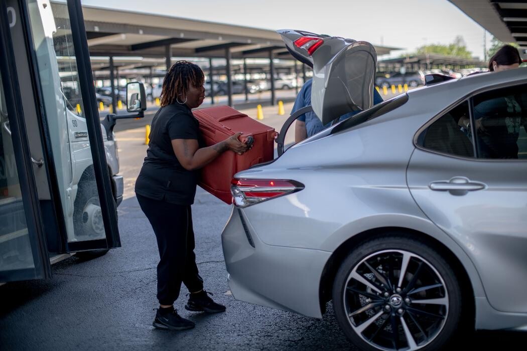 Images Fine Airport Parking - IAH