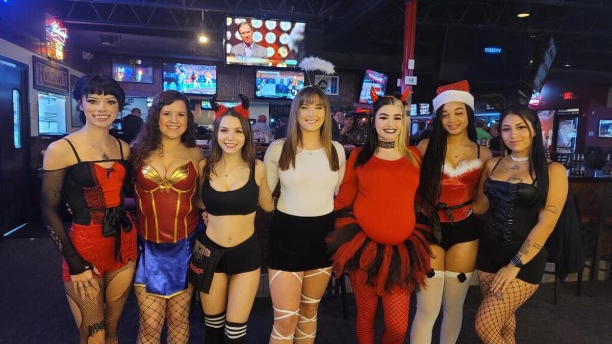 Images Hotshots Sports Bar & Grill
