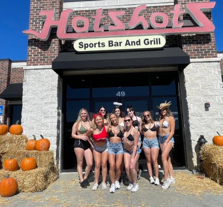 Images Hotshots Sports Bar & Grill