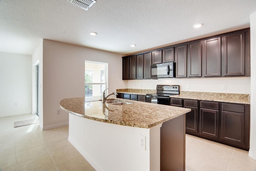Images LGI Homes - Mirror Lakes