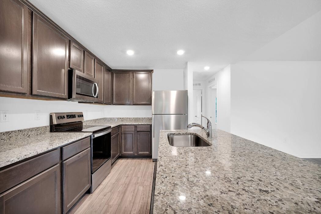 Images LGI Homes - Mirror Lakes