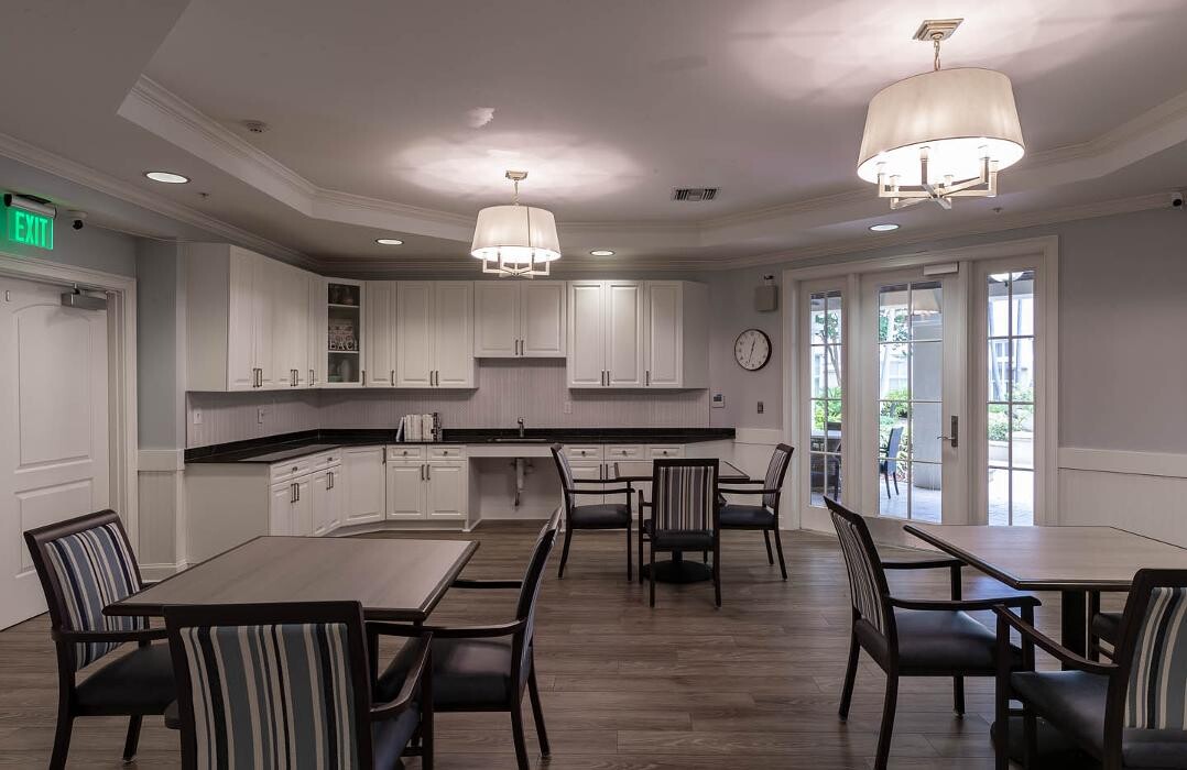 Images The Estate at Hyde Park