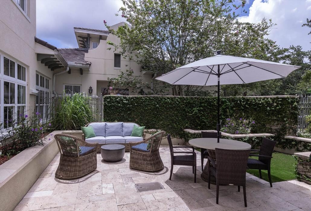 Images The Estate at Hyde Park