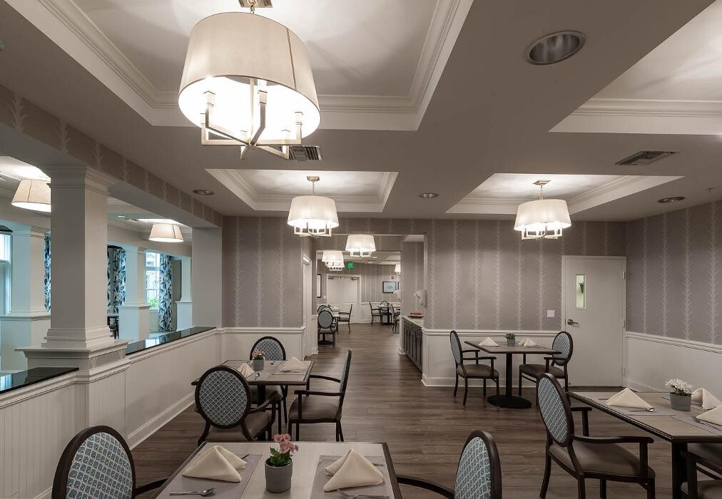 Images The Estate at Hyde Park