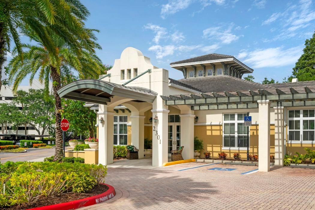 Images The Estate at Hyde Park