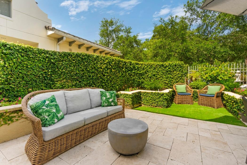 Images The Estate at Hyde Park