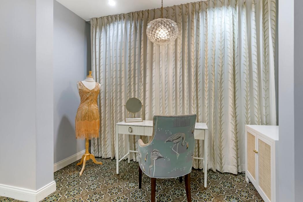 Images The Estate at Hyde Park