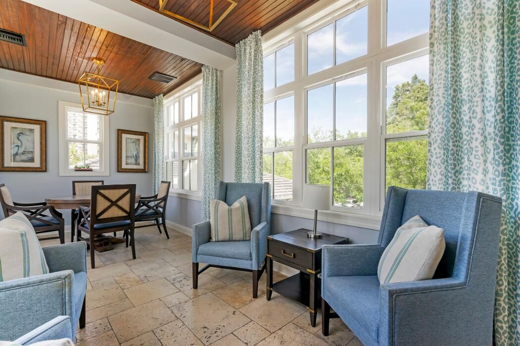 Images The Estate at Hyde Park