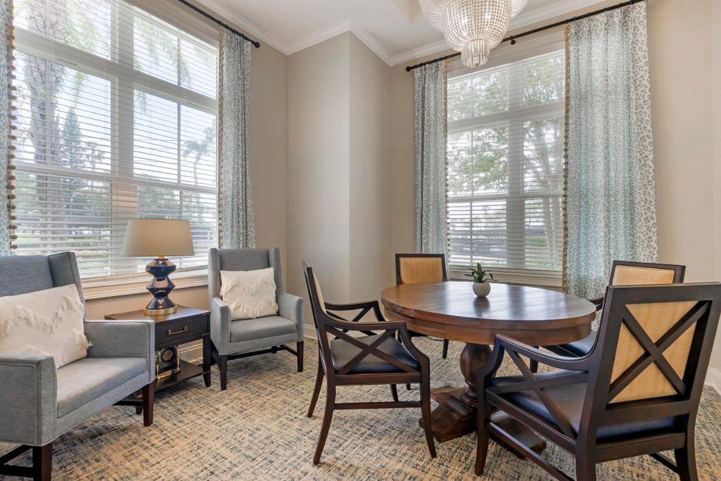 Images The Estate at Hyde Park