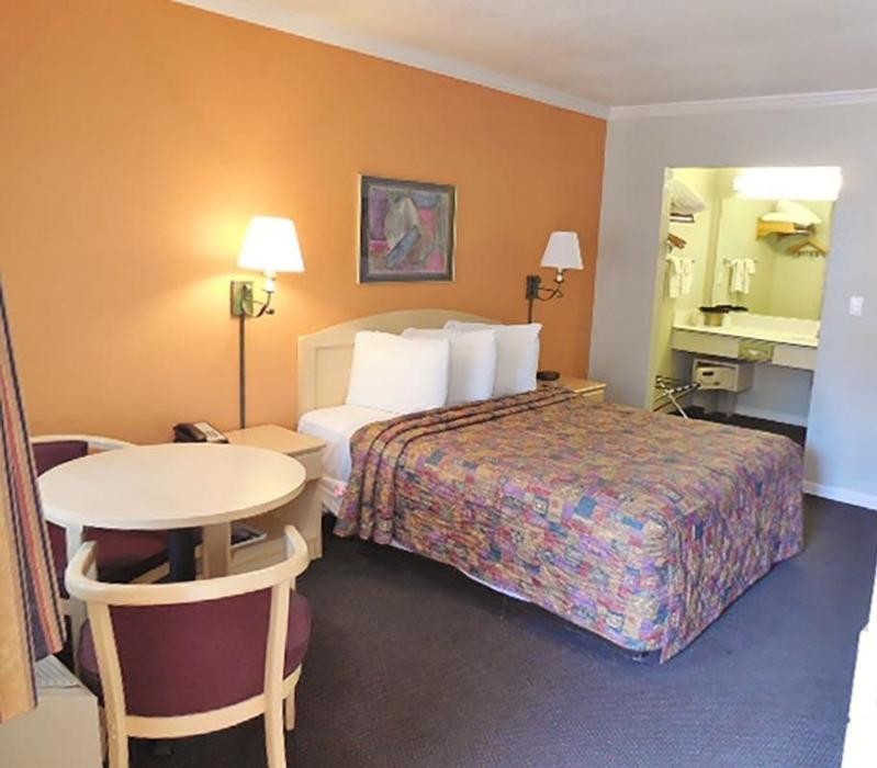 Images Inn at Golden Gate