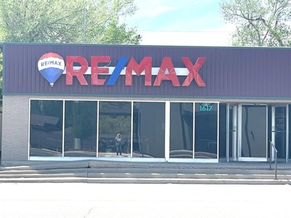 Images RE/MAX Hometown