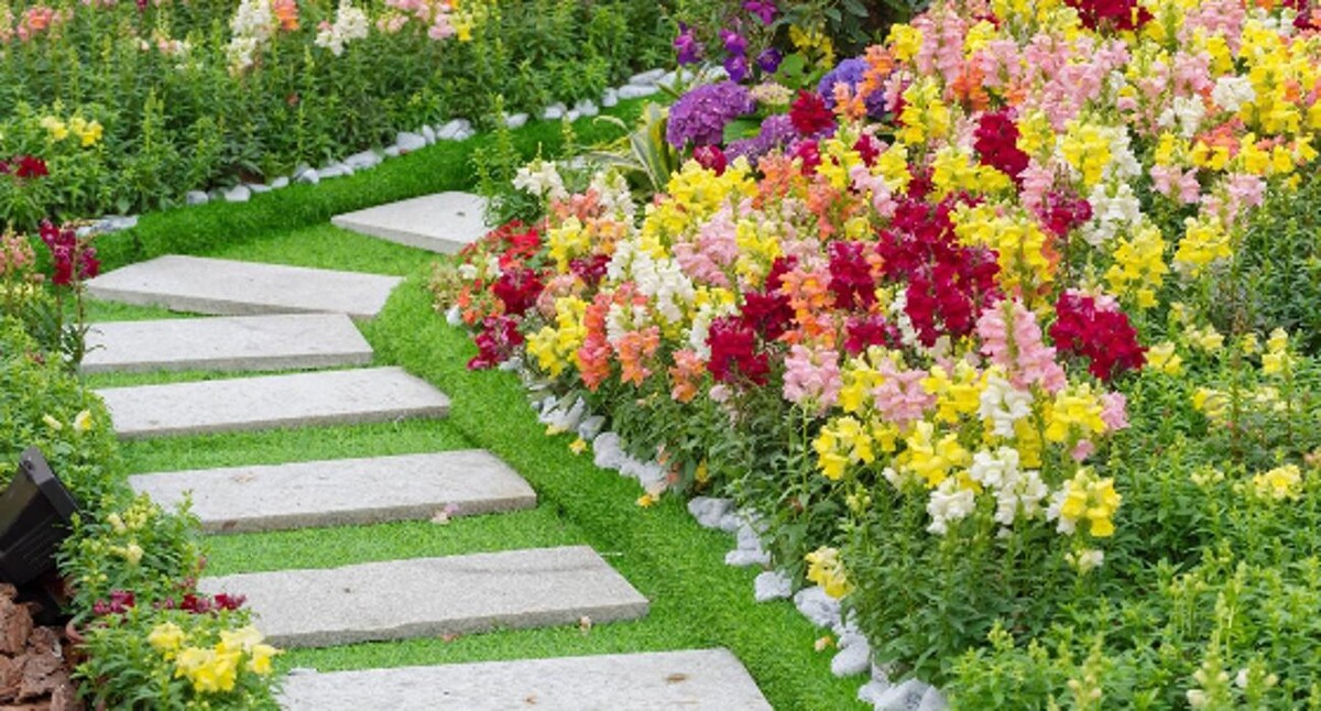 Images Distinctive Lawn & Landscape