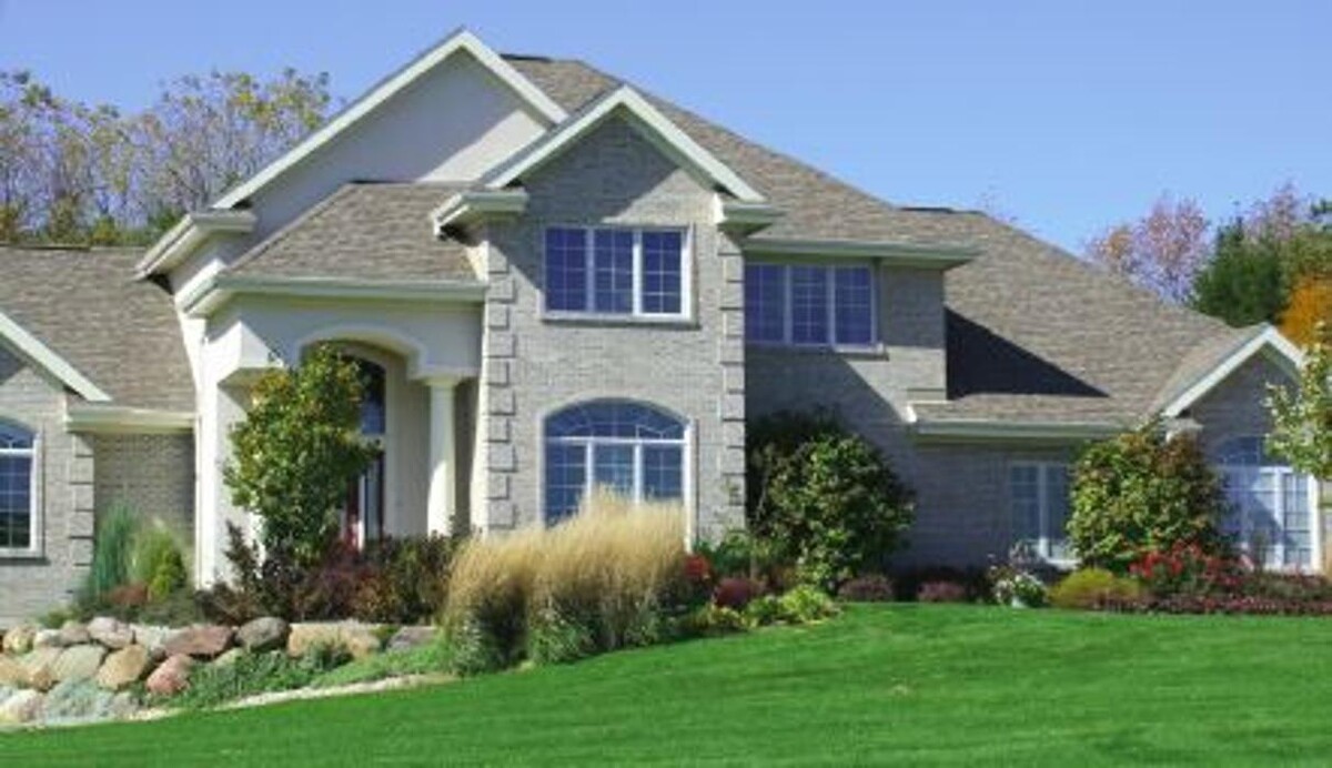 Images Distinctive Lawn & Landscape