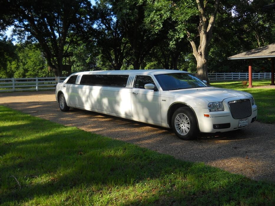 Images Vintage Limousine, LLC