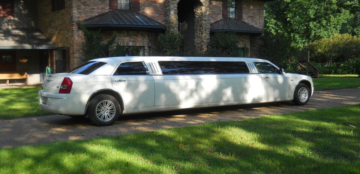 Images Vintage Limousine, LLC