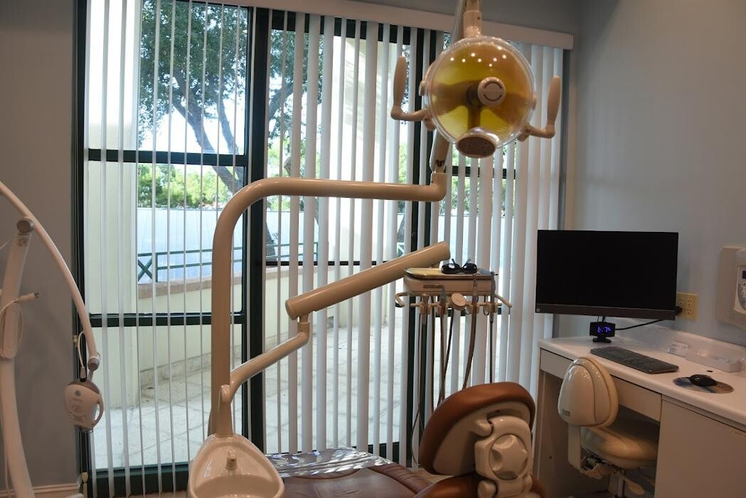 Images Optimal Dental Fitness of Naples - George Mantikas, D.M.D
