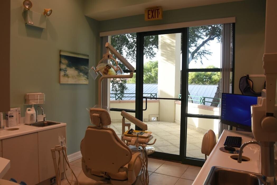 Images Optimal Dental Fitness of Naples - George Mantikas, D.M.D