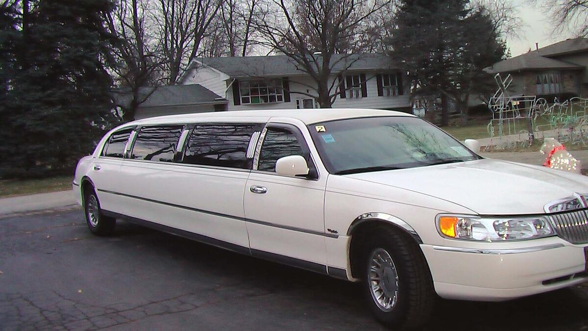 Images Suburban Limousine