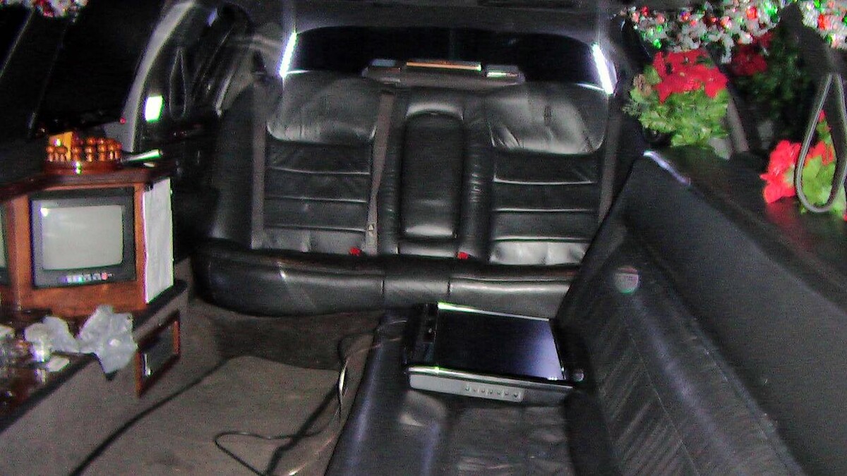 Images Suburban Limousine