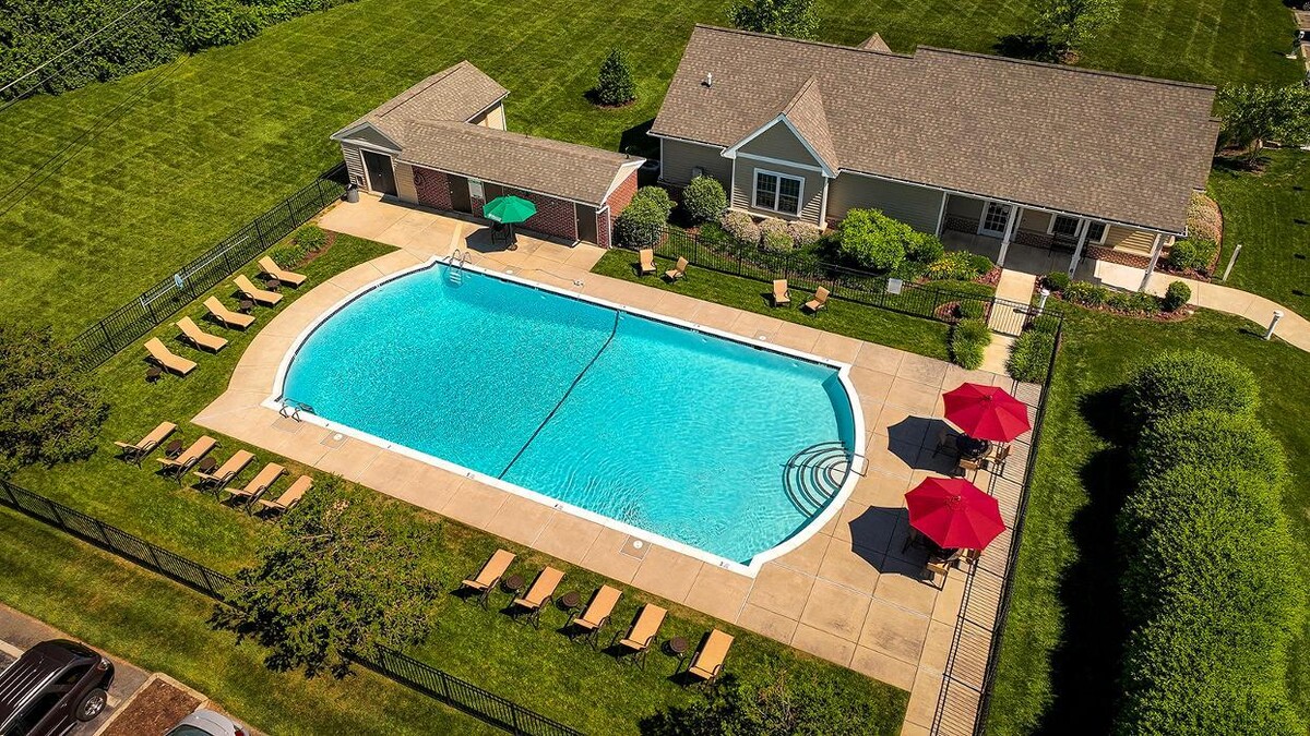 Images Woodland Plaza Apartments