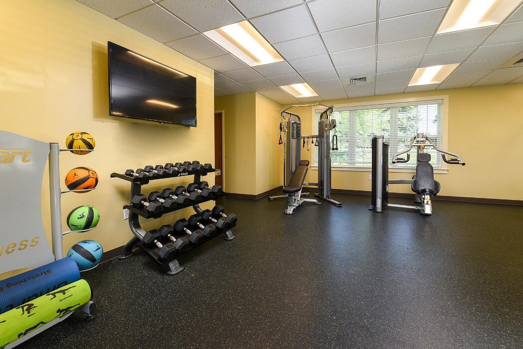 Images Woodland Plaza Apartments