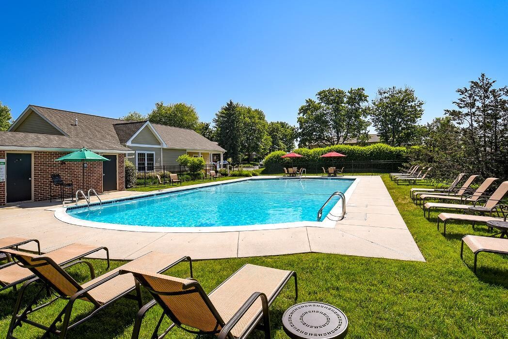 Images Woodland Plaza Apartments