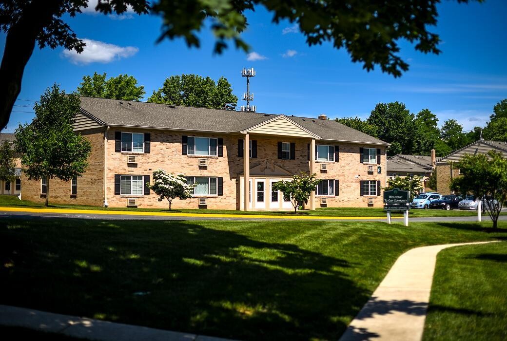 Images Woodland Plaza Apartments