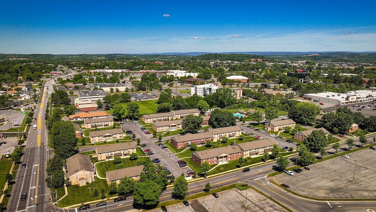 Images Woodland Plaza Apartments