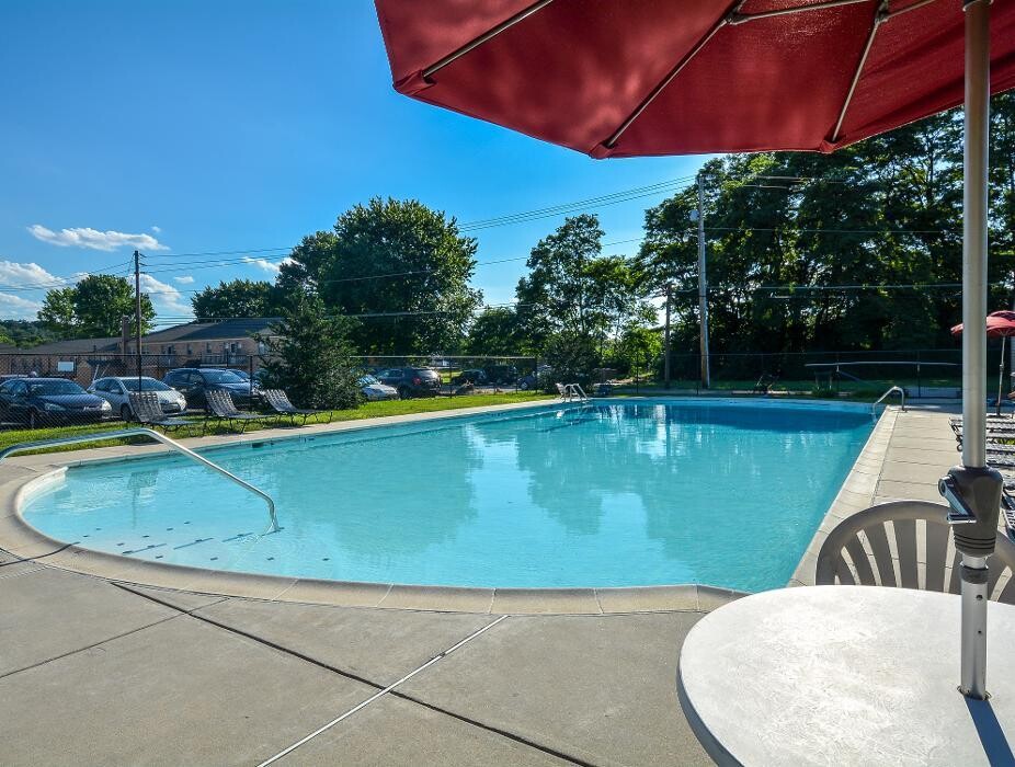 Images Woodland Plaza Apartments