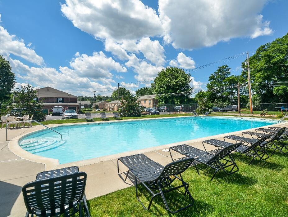 Images Woodland Plaza Apartments