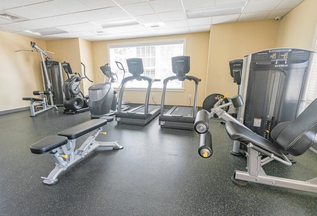 Images Woodland Plaza Apartments