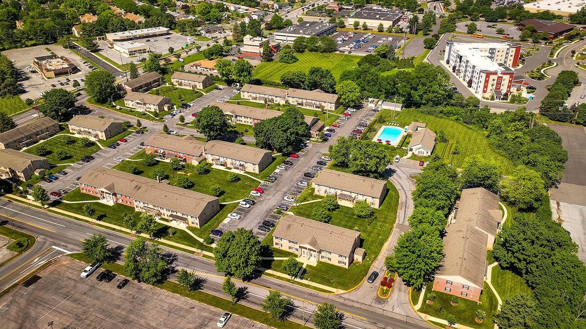 Images Woodland Plaza Apartments