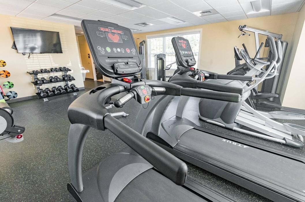 Images Woodland Plaza Apartments