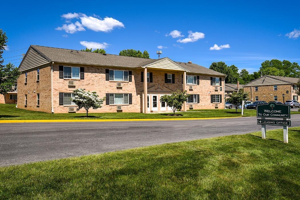 Images Woodland Plaza Apartments