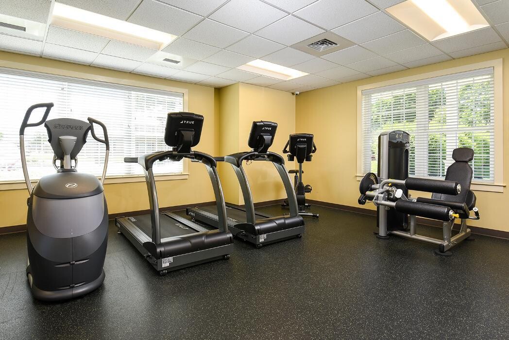 Images Woodland Plaza Apartments