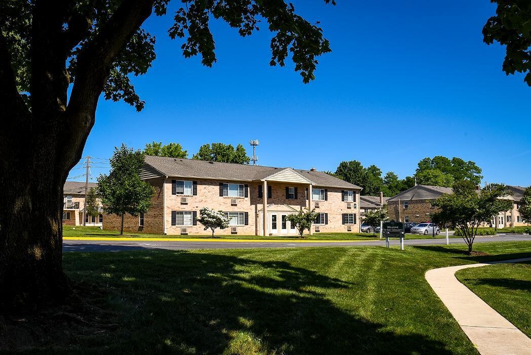 Images Woodland Plaza Apartments