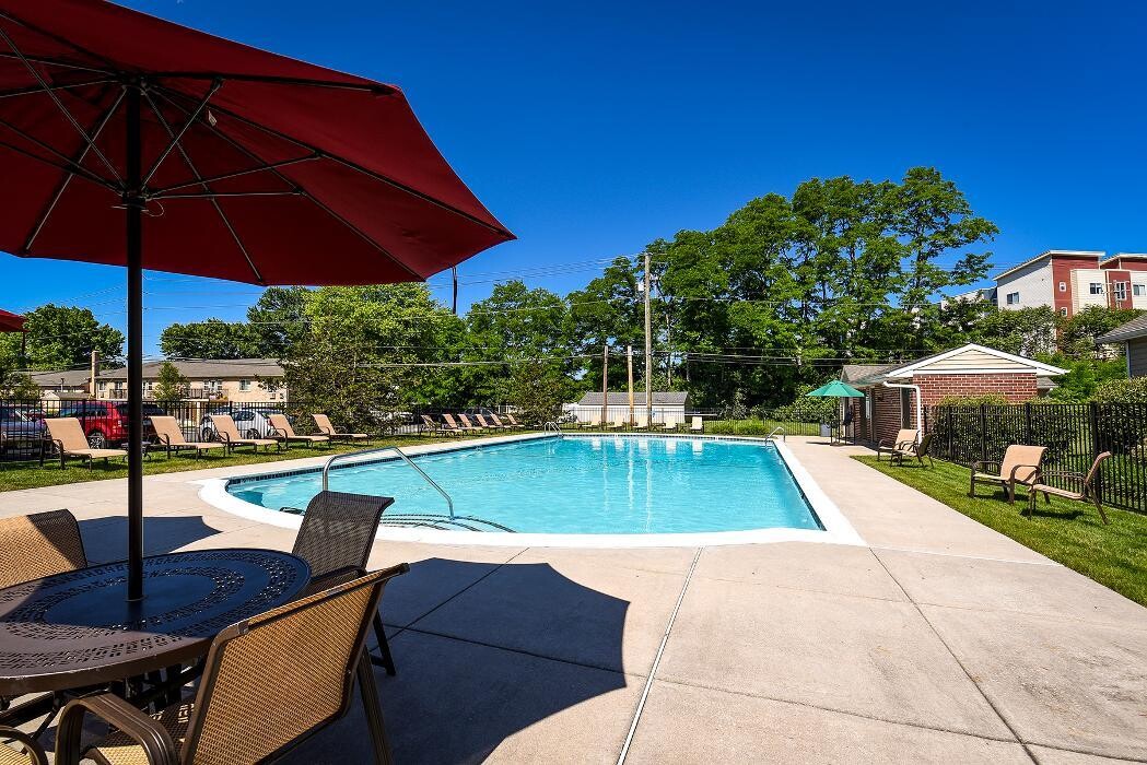 Images Woodland Plaza Apartments