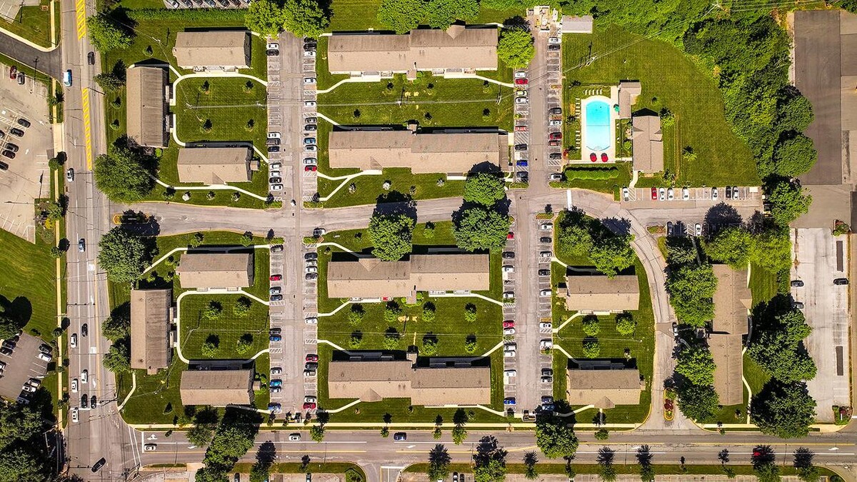 Images Woodland Plaza Apartments