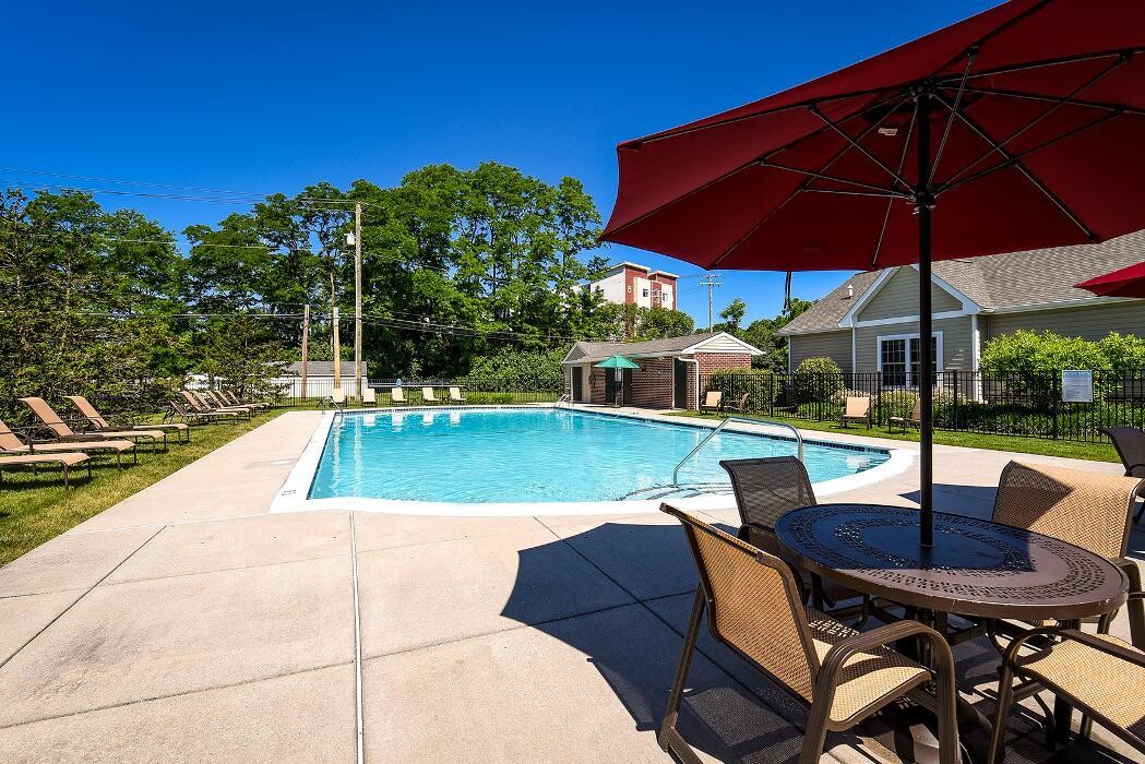 Images Woodland Plaza Apartments