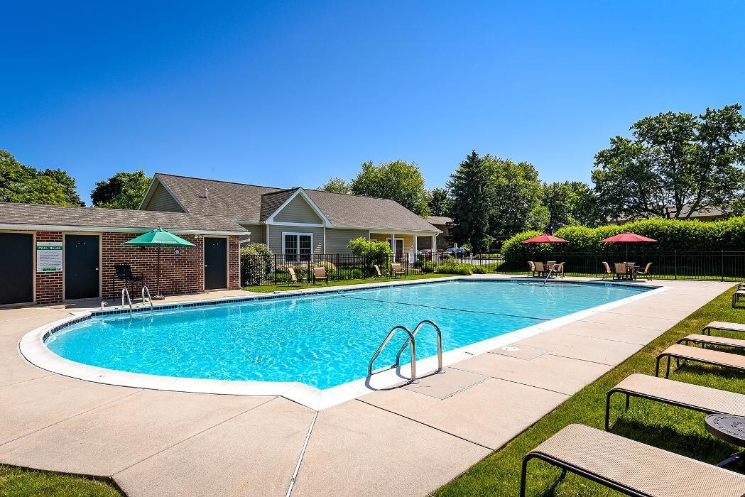 Images Woodland Plaza Apartments