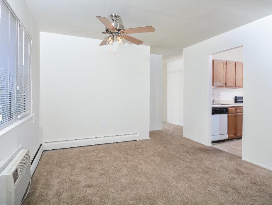 Images Woodland Plaza Apartments