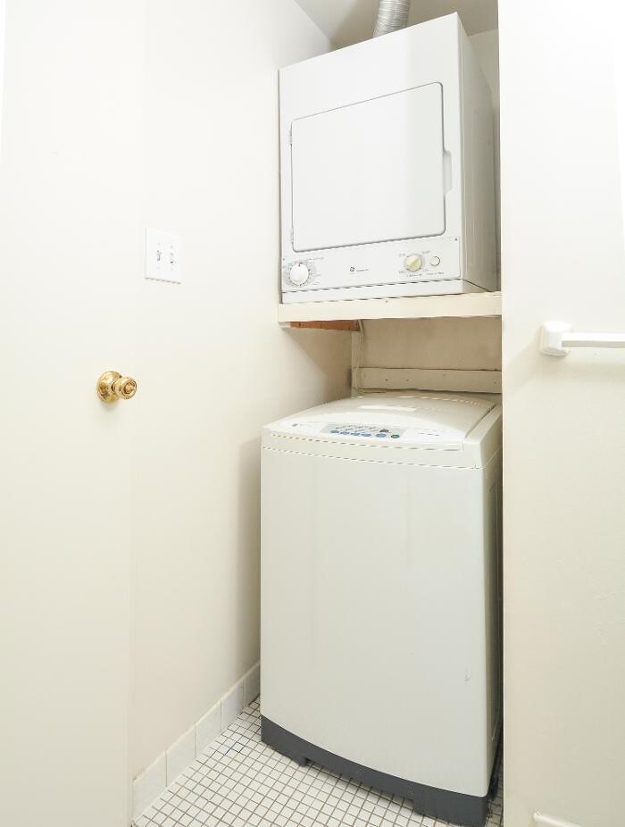 Images Woodland Plaza Apartments