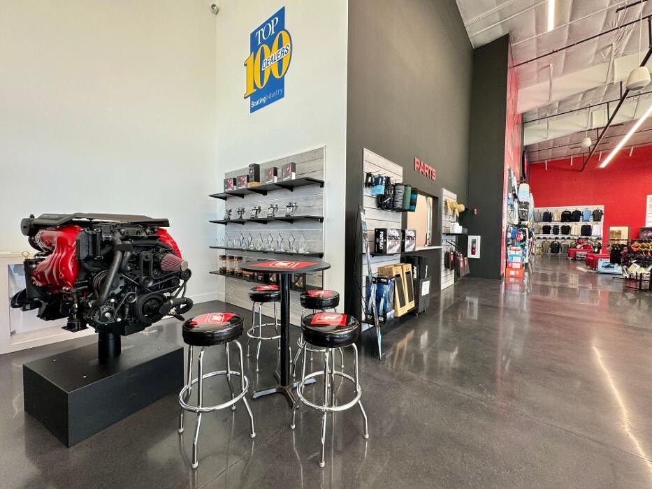 Images Regal and Nautique of Orlando