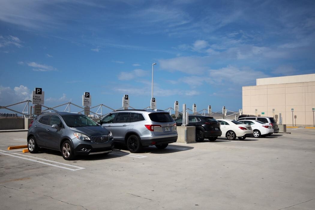 Images Avis Car Rental