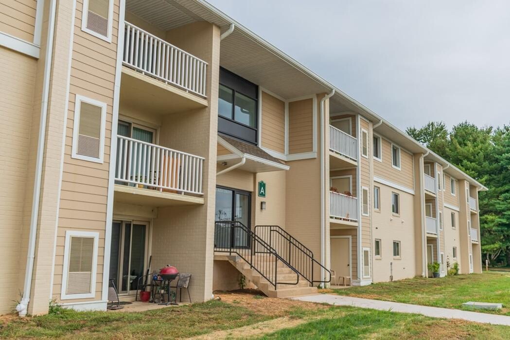 Images Caln East Apartments