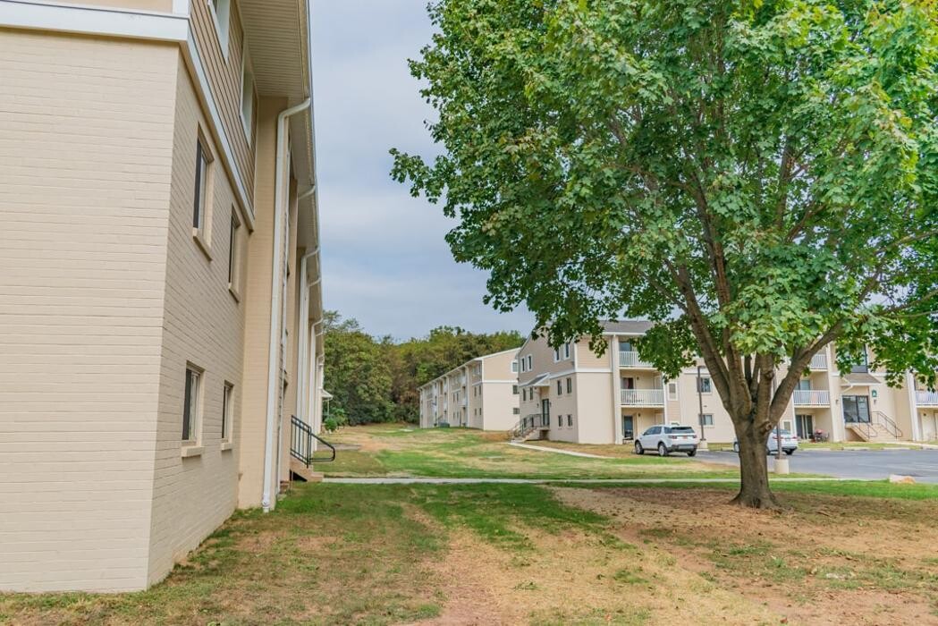 Images Caln East Apartments