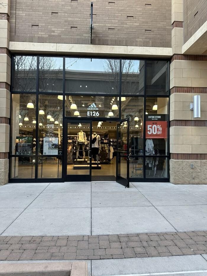 Images adidas Outlet Store Sparks