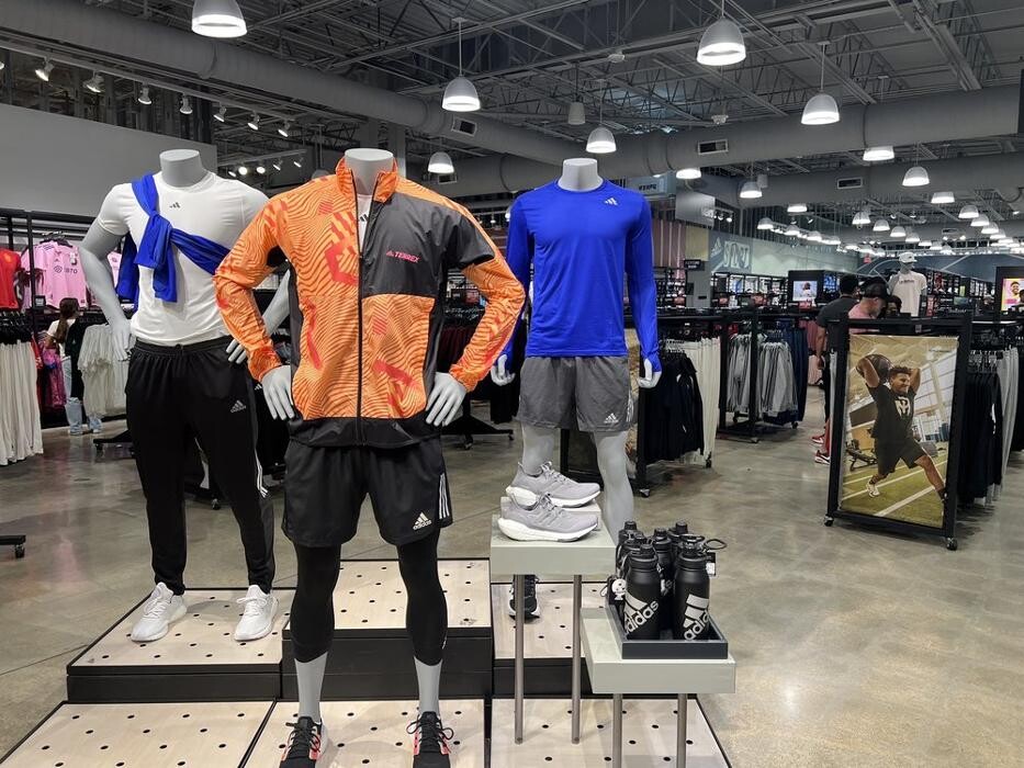 Images adidas Outlet Store Sunrise