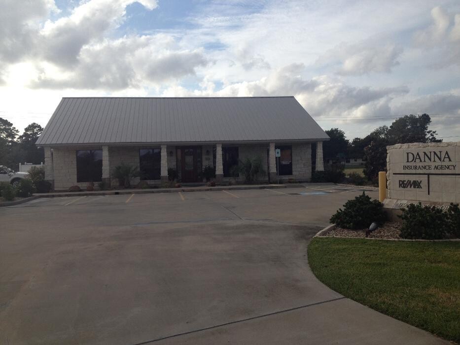 Images RE/MAX Professionals: Kacy Bain